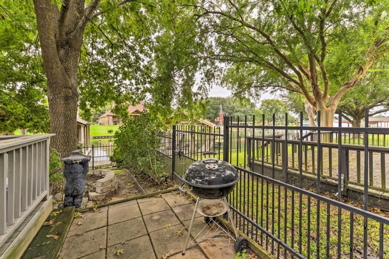 Willis Quiet Lake Conroe Townhome With 2 Boat Slips! מראה חיצוני תמונה