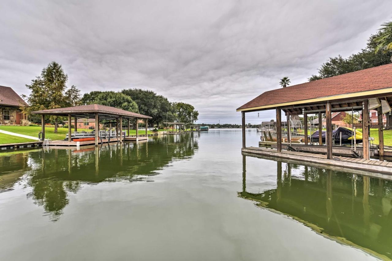 Willis Quiet Lake Conroe Townhome With 2 Boat Slips! מראה חיצוני תמונה